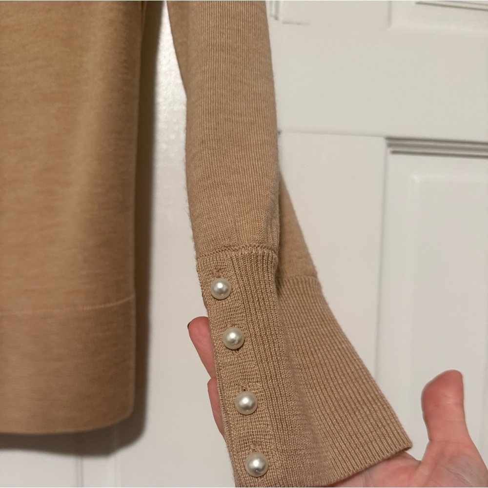 100% merino wool Talbot’s sweater - pearl sleeve detail